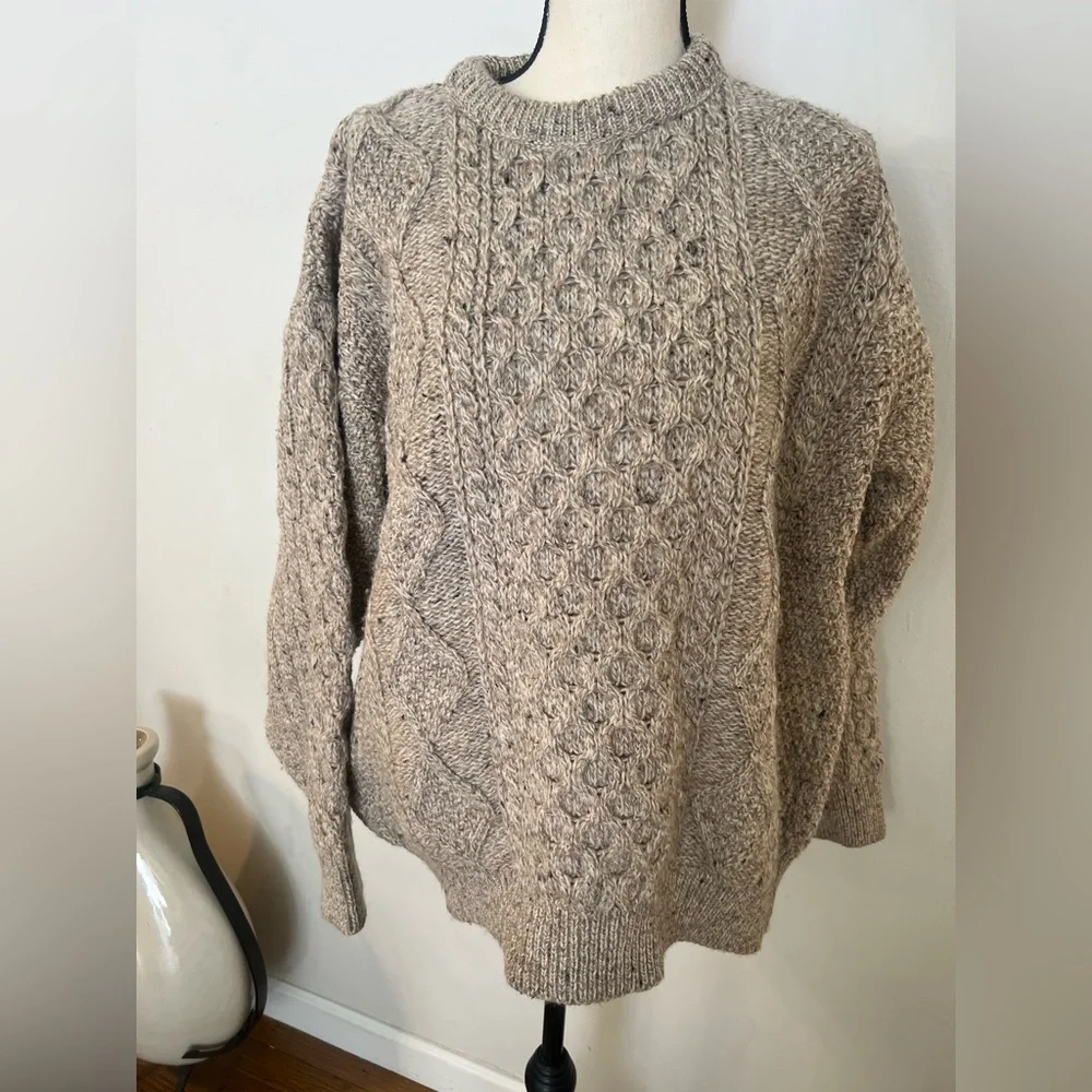 Men's Classic Cream Cable Knit Sweater - Picture 6 of 10